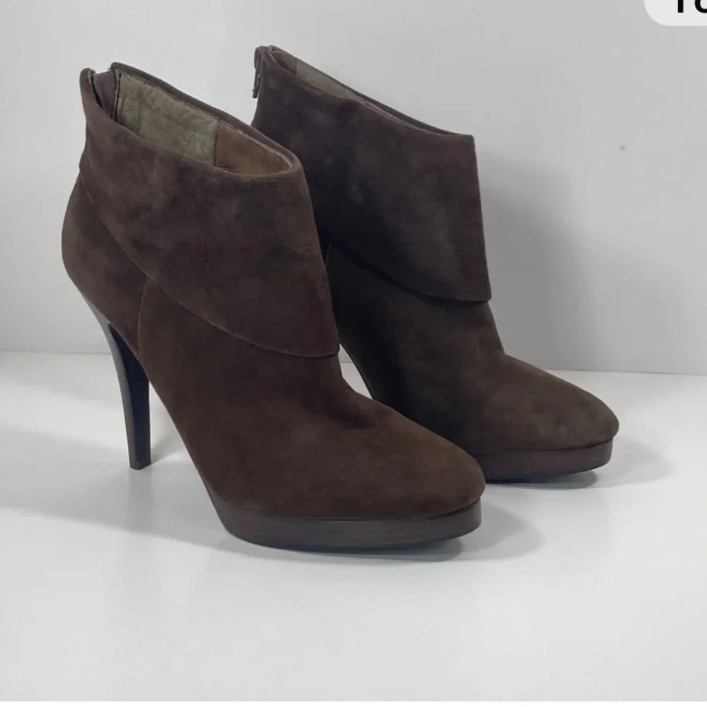 NWT Women’s Steve Madden Trishia brown suede booties SIZE 9.5